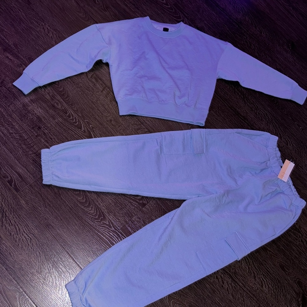 NEW with TAGS 
Ninth and Grace
S Cropped crew neck 
M oversized cargo sweats